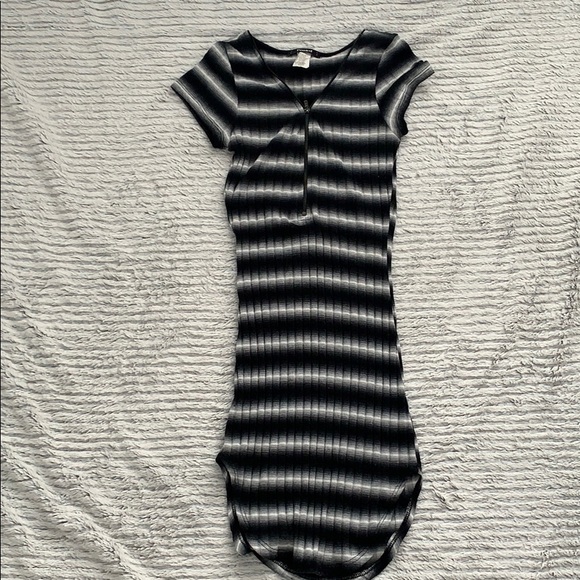 Fitted mini dress - Picture 1 of 6